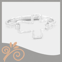 Load image into Gallery viewer, Bracelet Hammered Silvertone Cross
